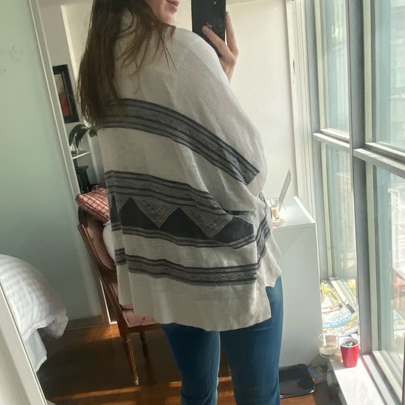 Club Monaco Aztec Poncho - Picture 4 of 4